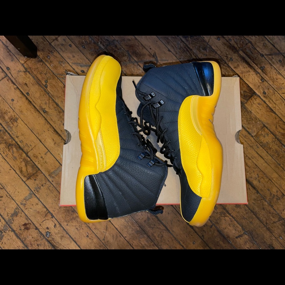 Jordan 12’s retro black university gold 2020